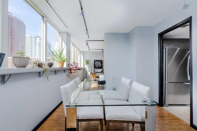 409 - 15 Maitland Pl, Condo with 1 bedrooms, 1 bathrooms and 1 parking in Toronto ON | Image 7