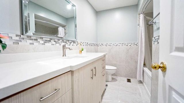 4109 Clevedon Dr, House semidetached with 3 bedrooms, 2 bathrooms and 6 parking in Mississauga ON | Image 4