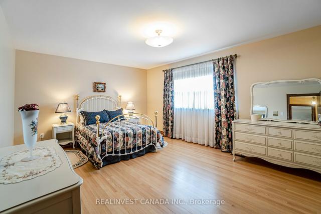 95 Hallsport Cres, House detached with 5 bedrooms, 5 bathrooms and 6 parking in Toronto ON | Image 20