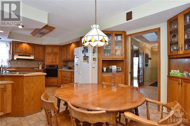 115 Oakburn Road, House detached with 5 bedrooms, 3 bathrooms and 6 parking in Ottawa ON | Image 6