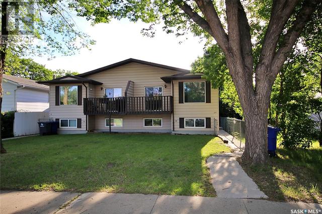 507 K Avenue N, House semidetached with 5 bedrooms, 2 bathrooms and null parking in Saskatoon SK | Card Image