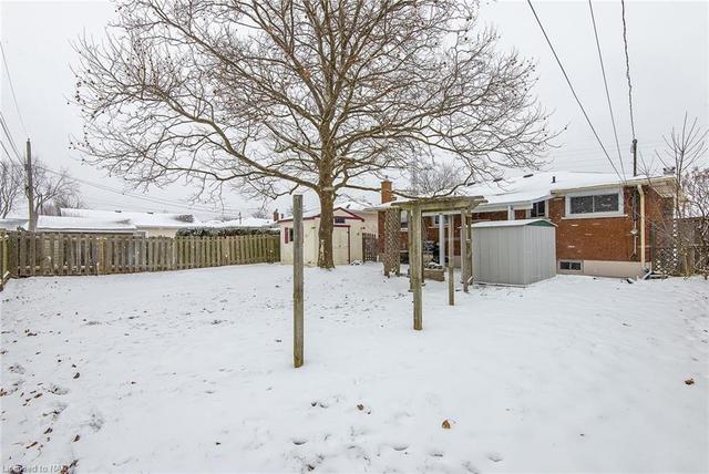 208 Bradley Avenue, House detached with 3 bedrooms, 1 bathrooms and 2 parking in Welland ON | Image 38