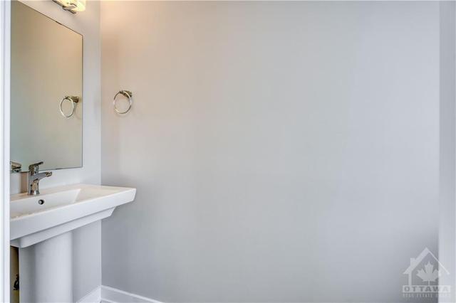 2003 Postilion Street, Townhouse with 3 bedrooms, 3 bathrooms and 3 parking in Ottawa ON | Image 5