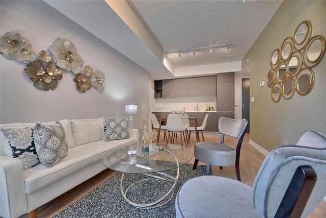 328 - 377 Madison Ave, Condo with 1 bedrooms, 1 bathrooms and 1 parking in Toronto ON | Image 7