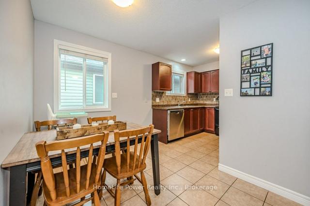 12 Schiedel Dr, House detached with 3 bedrooms, 2 bathrooms and 3 parking in Guelph ON | Image 2