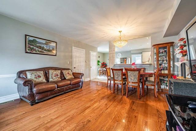 13 Birch Tree Cres, House detached with 3 bedrooms, 3 bathrooms and 4 parking in Toronto ON | Image 23