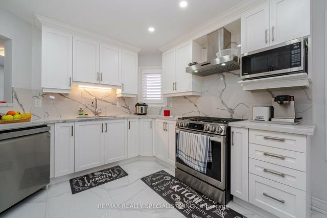 5588 Cortina Cres, House semidetached with 3 bedrooms, 4 bathrooms and 5 parking in Mississauga ON | Image 39