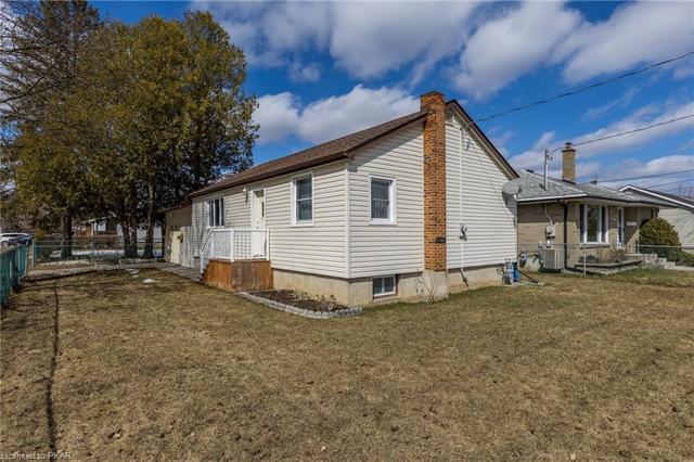 906 St. Mary's Street, House detached with 2 bedrooms, 1 bathrooms and null parking in Peterborough ON | Image 38