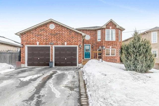 116 Sandringham Dr, House detached with 3 bedrooms, 2 bathrooms and 4 parking in Barrie ON | Image 1