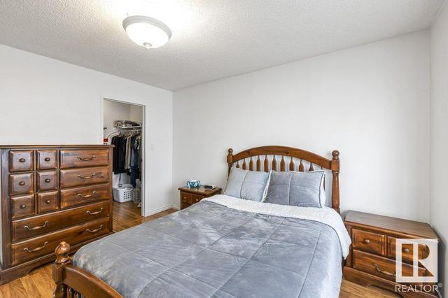 17447 92 Av Nw, House attached with 3 bedrooms, 1 bathrooms and null parking in Edmonton AB | Image 17