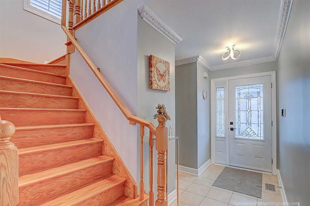 136 Millcar Dr, House semidetached with 3 bedrooms, 4 bathrooms and 4 parking in Toronto ON | Image 6