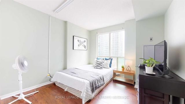 1506 - 18 Lee Centre Dr, Condo with 4 bedrooms, 2 bathrooms and 2 parking in Toronto ON | Image 4