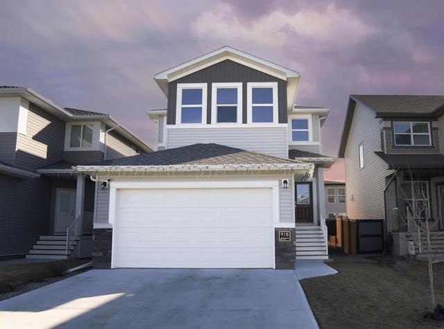 918 Pacific Way W, House detached with 3 bedrooms, 2 bathrooms and 4 parking in Lethbridge AB | Image 2