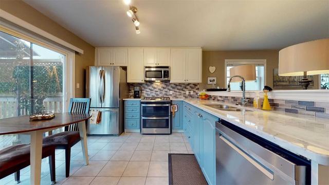 2 Peace Cres, House detached with 2 bedrooms, 3 bathrooms and 4 parking in Peterborough ON | Image 4