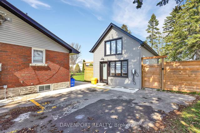48 Harber Ave, House detached with 6 bedrooms, 3 bathrooms and 7 parking in Kitchener ON | Image 11