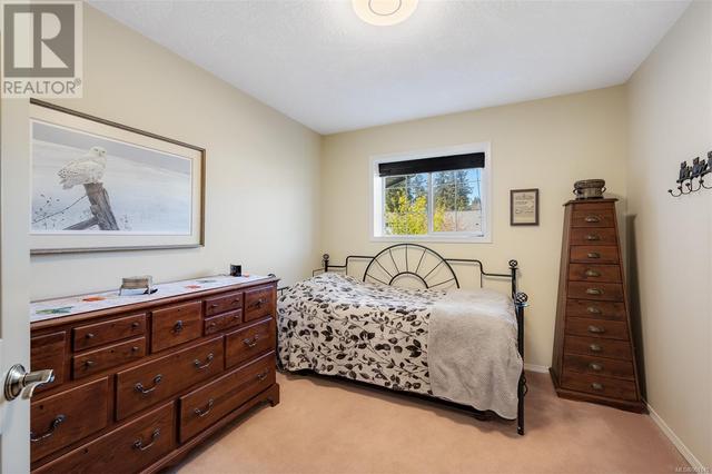 1292 Layritz Pl, House detached with 4 bedrooms, 4 bathrooms and 2 parking in Saanich BC | Image 22