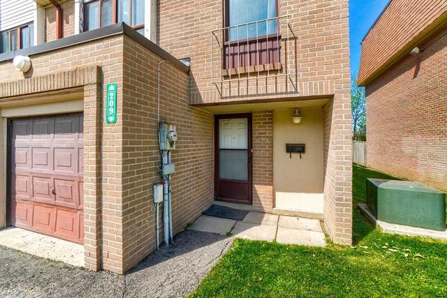 209 Fleetwood Cres, Townhouse with 4 bedrooms, 3 bathrooms and 3 parking in Brampton ON | Image 25