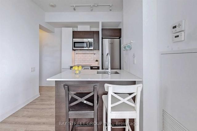 2409 - 42 Charles St, Condo with 2 bedrooms, 1 bathrooms and 0 parking in Toronto ON | Image 17