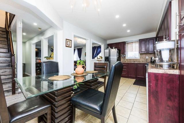 41 Lockwood Rd, House detached with 3 bedrooms, 3 bathrooms and 6 parking in Brampton ON | Image 3