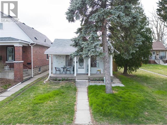 1743 Langlois Avenue, House attached with 3 bedrooms, 2 bathrooms and null parking in Windsor ON | Image 1