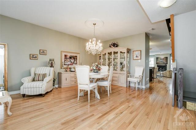 368 Farincourt Crescent, House detached with 4 bedrooms, 4 bathrooms and 4 parking in Ottawa ON | Image 6