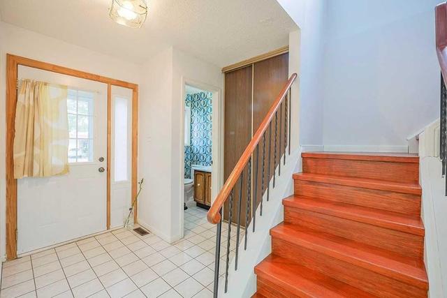 125 Alexmuir Blvd, House semidetached with 3 bedrooms, 2 bathrooms and 2 parking in Toronto ON | Image 4