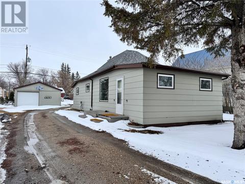 309 A Avenue E, House detached with 2 bedrooms, 1 bathrooms and null parking in Wynyard SK | Card Image