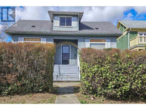 844 E 6th Street, House detached with 3 bedrooms, 2 bathrooms and 4 parking in North Vancouver BC | Card Image