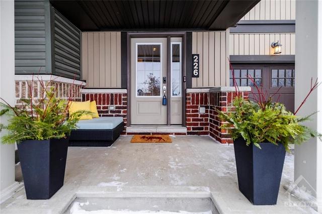 226 Halyard Way, Townhouse with 2 bedrooms, 3 bathrooms and 3 parking in Ottawa ON | Image 4