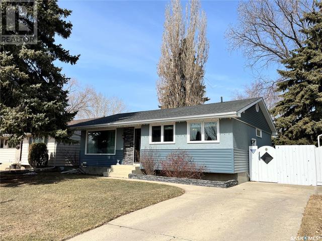137 East Drive, House detached with 2 bedrooms, 2 bathrooms and null parking in Saskatoon SK | Image 3