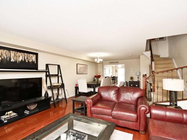 793 Candlestick Circ, House attached with 3 bedrooms, 4 bathrooms and 2 parking in Mississauga ON | Image 3