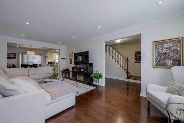 3 Beethoven Crt, House semidetached with 3 bedrooms, 4 bathrooms and 2 parking in Toronto ON | Image 31