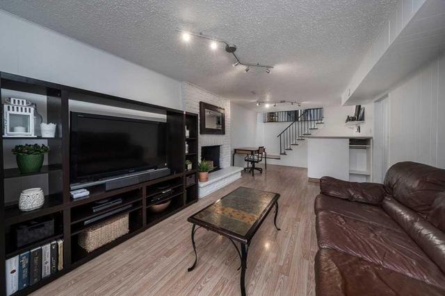 116 Kozlov St, House semidetached with 3 bedrooms, 2 bathrooms and 2 parking in Barrie ON | Image 16