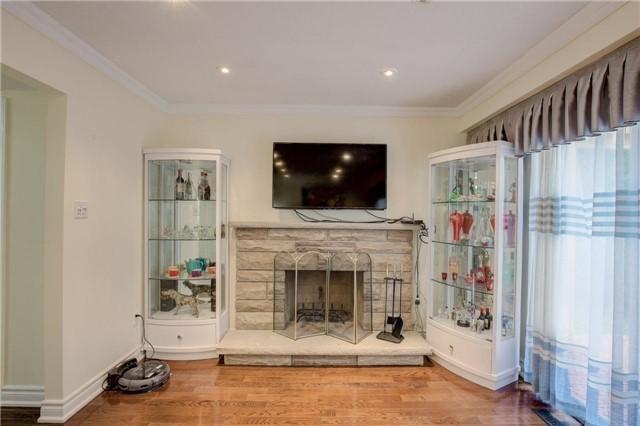 8 Marion Cres, House attached with 3 bedrooms, 3 bathrooms and 4 parking in Markham ON | Image 7