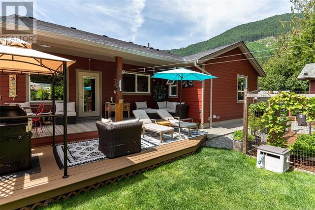 493 Mountain View Dr, House detached with 3 bedrooms, 2 bathrooms and 4 parking in Lake Cowichan BC | Image 8