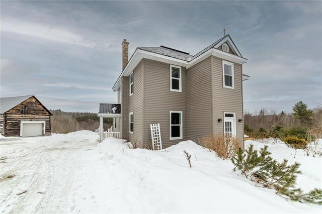 2427 Calabogie Road, House detached with 3 bedrooms, 2 bathrooms and 6 parking in Greater Madawaska ON | Image 1