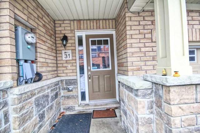 31 Magdalene Cres, House attached with 3 bedrooms, 3 bathrooms and 2 parking in Brampton ON | Image 3