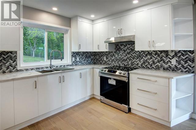 1265 Tall Tree Pl, House detached with 4 bedrooms, 4 bathrooms and 5 parking in Saanich BC | Image 3