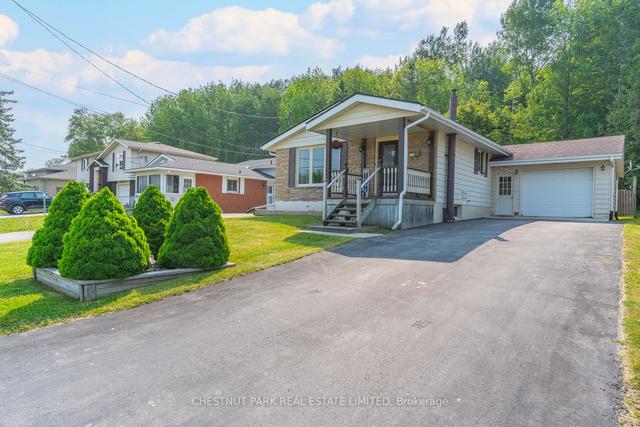 2537 3rd Ave E, House detached with 3 bedrooms, 2 bathrooms and 5 parking in Owen Sound ON | Image 1