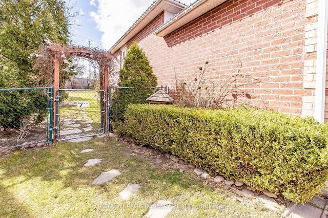 72 Mosley Cres, House detached with 2 bedrooms, 2 bathrooms and 5.5 parking in Brampton ON | Image 26