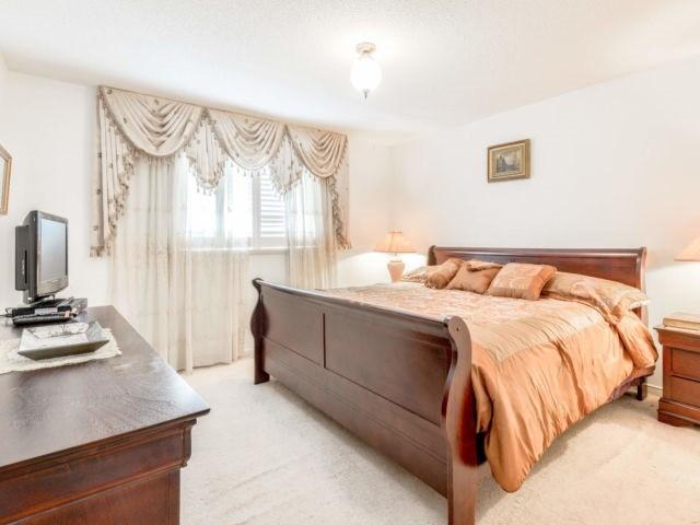 134 Lord Simcoe Dr, House detached with 4 bedrooms, 4 bathrooms and 2 parking in Brampton ON | Image 14