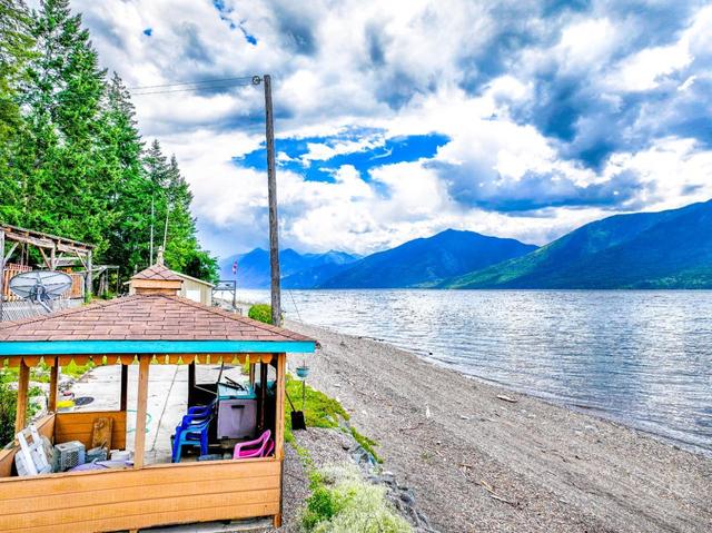 12337 Highway 3a, House detached with 4 bedrooms, 3 bathrooms and null parking in Central Kootenay A BC | Image 37