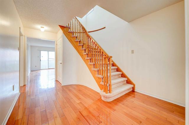 114 Alderbury Dr, House detached with 3 bedrooms, 4 bathrooms and 6 parking in Markham ON | Image 12