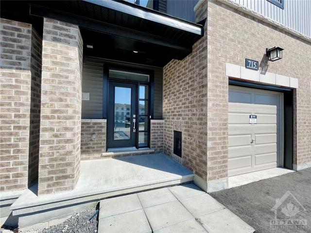 715 Doneraile Walk, Townhouse with 3 bedrooms, 3 bathrooms and 2 parking in Ottawa ON | Image 3
