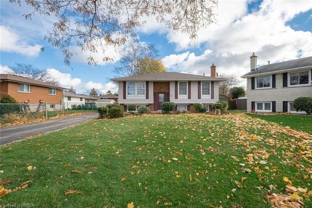 5 Mitchell Court, House detached with 4 bedrooms, 1 bathrooms and 3 parking in Brantford ON | Image 1