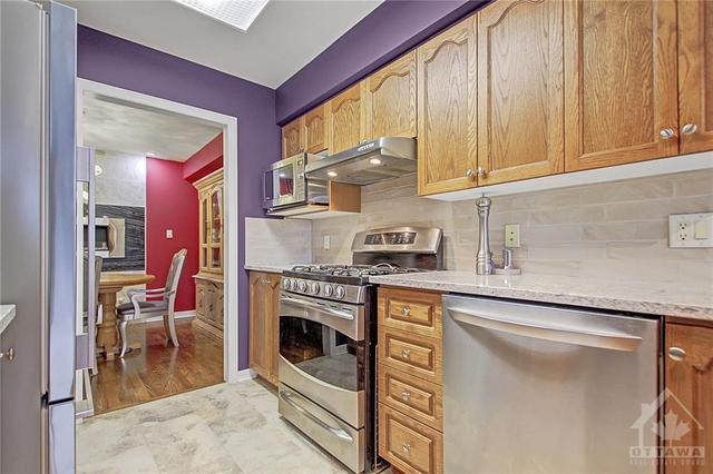 4 Cambray Lane, Townhouse with 3 bedrooms, 3 bathrooms and 3 parking in Ottawa ON | Image 11
