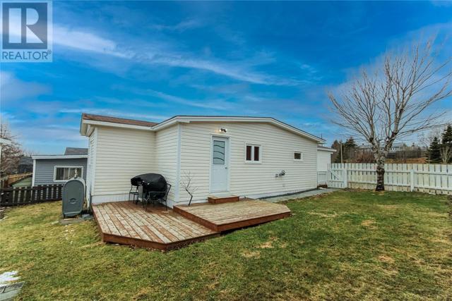 32 Pinegrove Drive, House detached with 2 bedrooms, 1 bathrooms and null parking in Paradise NL | Image 3