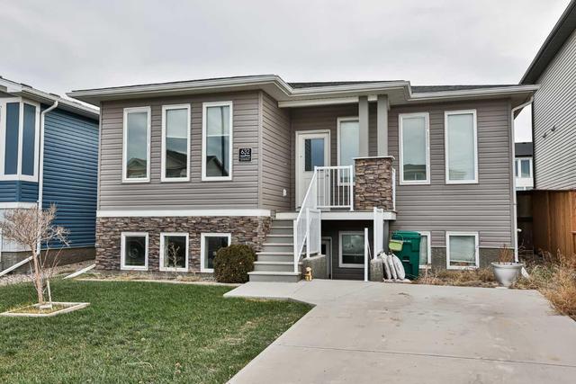 632 Aquitania Boulevard W, House detached with 5 bedrooms, 4 bathrooms and 3 parking in Lethbridge AB | Image 1