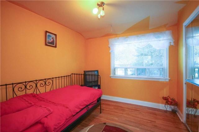 78 Harold St, House detached with 3 bedrooms, 2 bathrooms and 6 parking in Brampton ON | Image 7