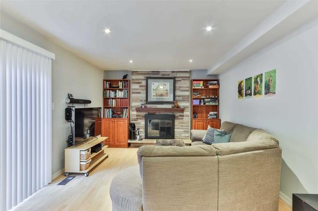 40 Bevdale Rd, House detached with 3 bedrooms, 2 bathrooms and 3 parking in Toronto ON | Image 3